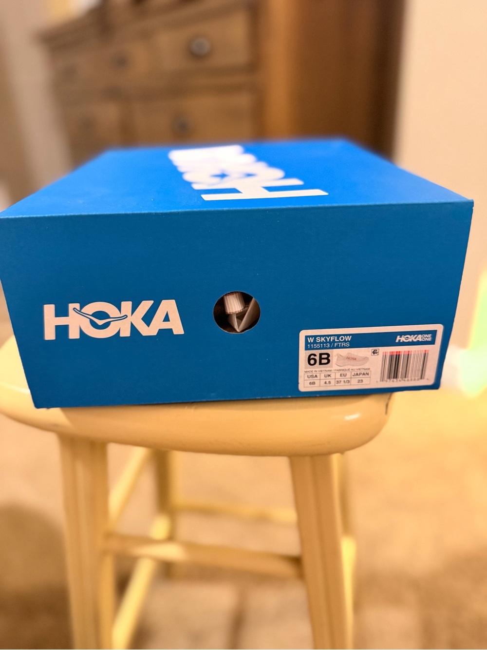NWT Women’s Hoka Skyflow in Frost/Rose Gold Running Shoes - Picture 7 of 14
